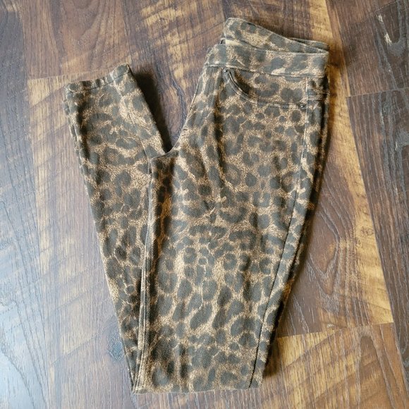 HUE Pants - Hue Leopard Leggings